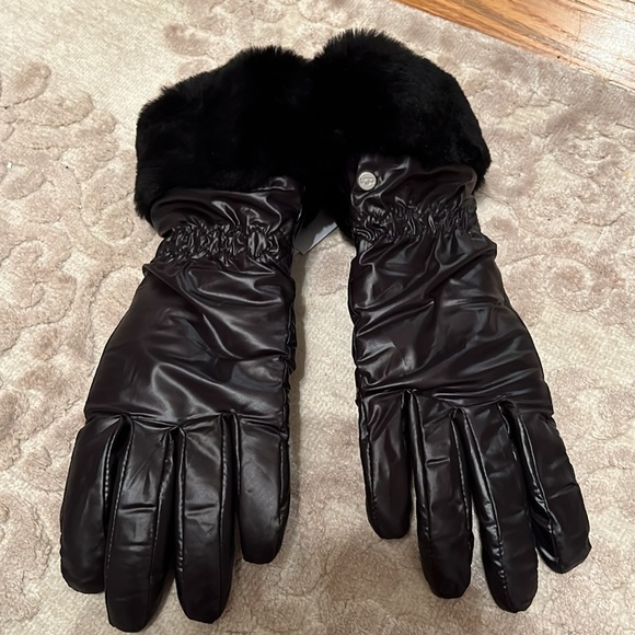 UGG Accessories - UGG Long Water Resistance Glove NWT